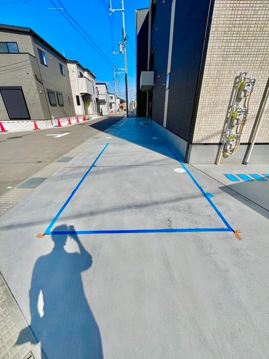 物件外観写真5　(駐車場)