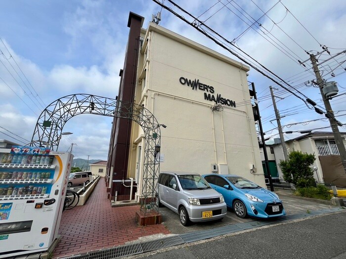 物件外観写真3　(エントランス部分)