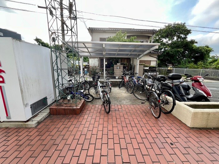 物件外観写真5　(駐輪場)
