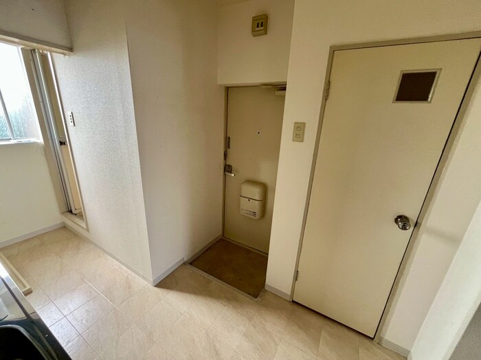 物件内観写真17　(玄関)