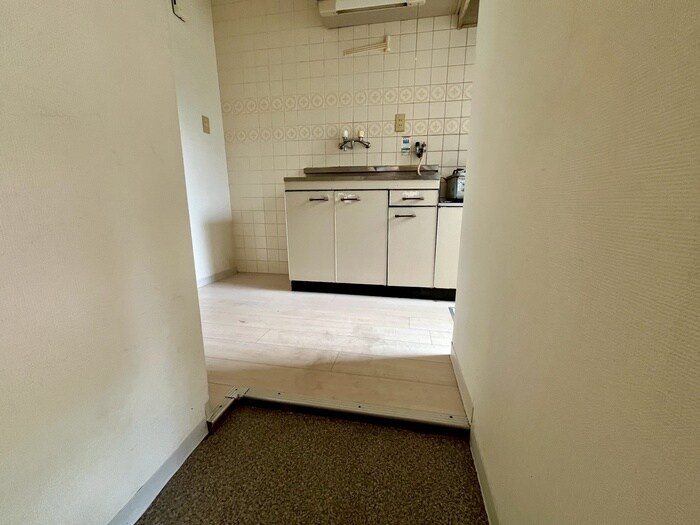 物件内観写真18　(玄関)