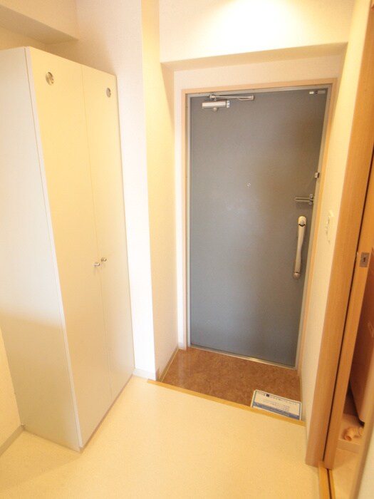 物件内観写真18　(玄関)
