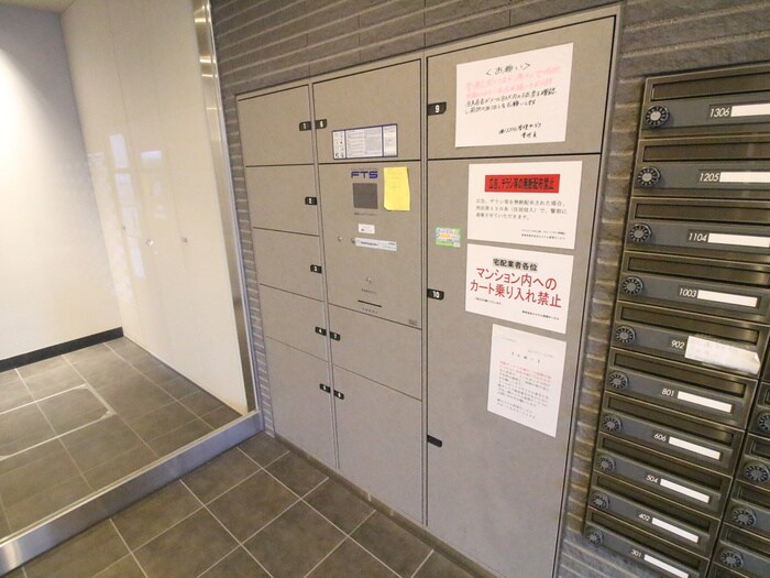 物件外観写真4　(エントランス部分)