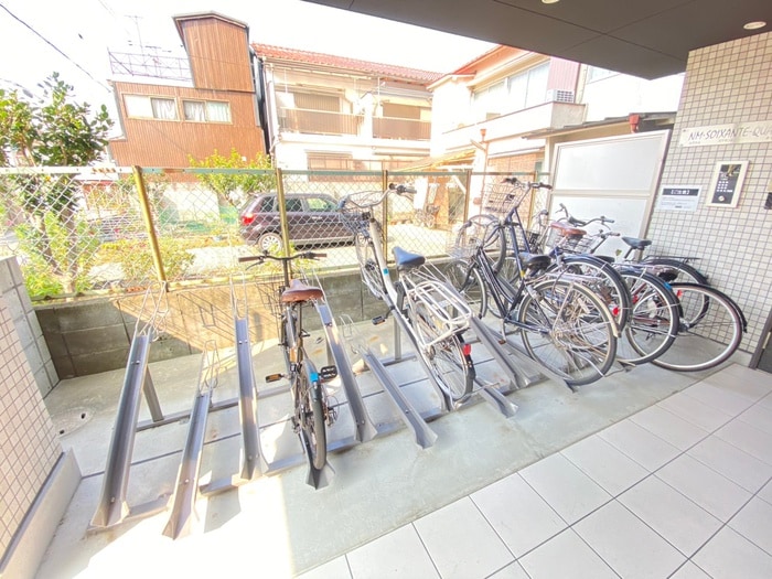 物件外観写真3　(駐輪場)