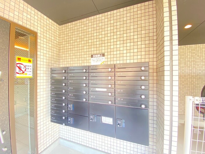 物件外観写真6　(エントランス部分)