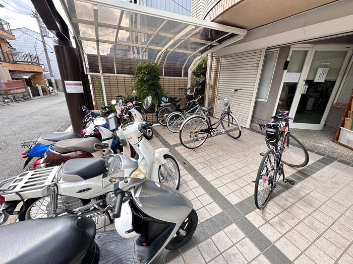 物件外観写真3　(駐輪場)