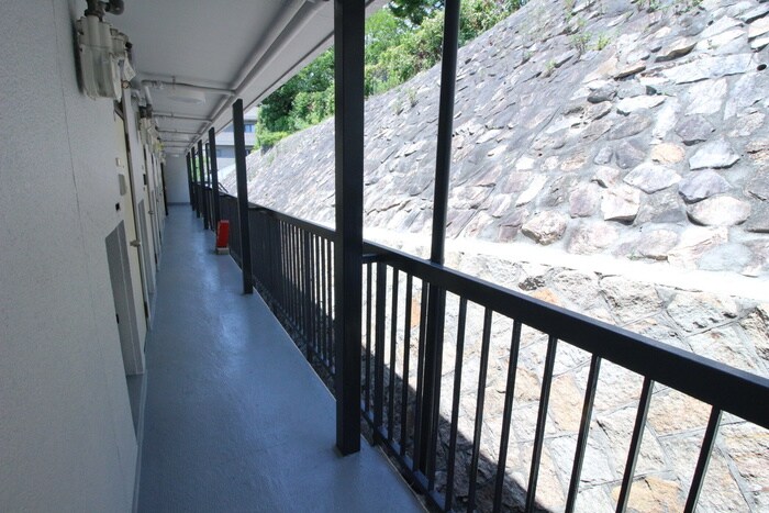 物件外観写真5　(エントランス部分)