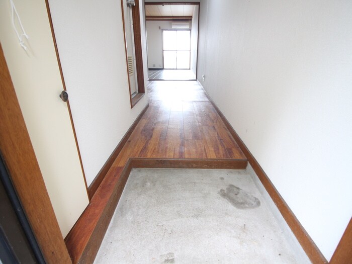 物件内観写真16　(玄関)
