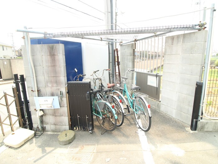 物件外観写真3　(駐輪場)