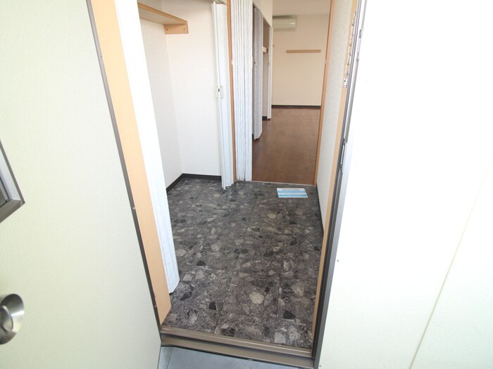 物件内観写真18　(玄関)