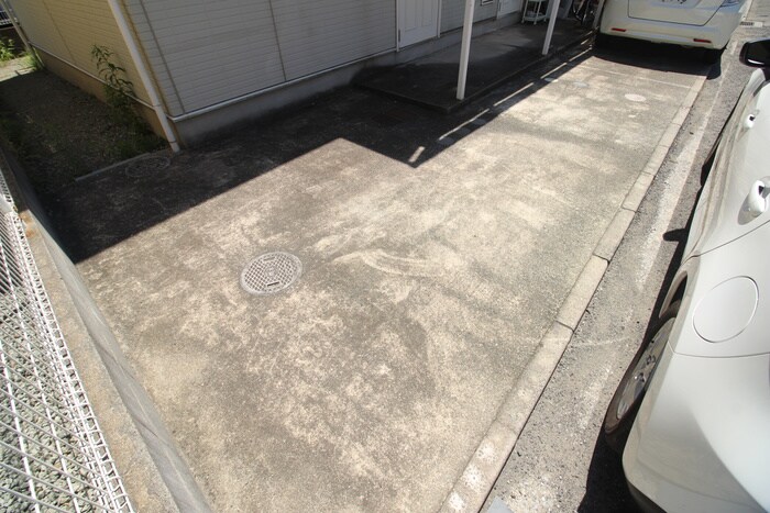 物件外観写真4　(駐車場)