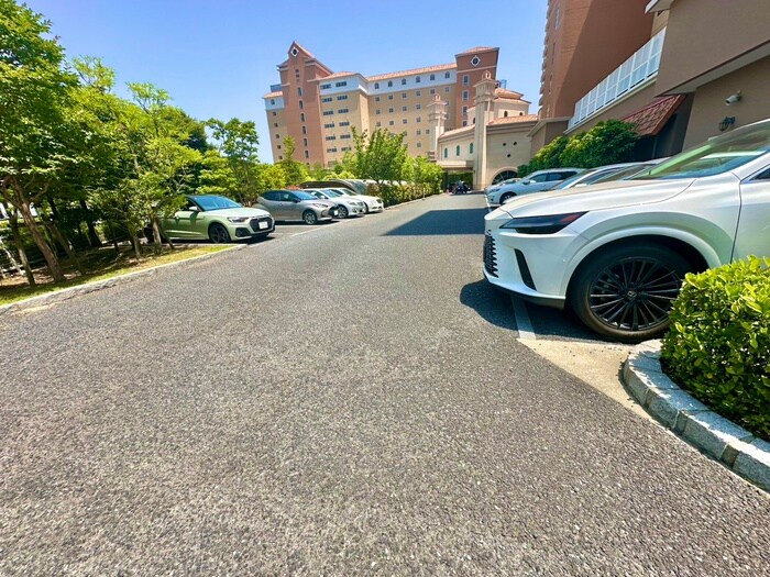 物件外観写真5　(駐車場)