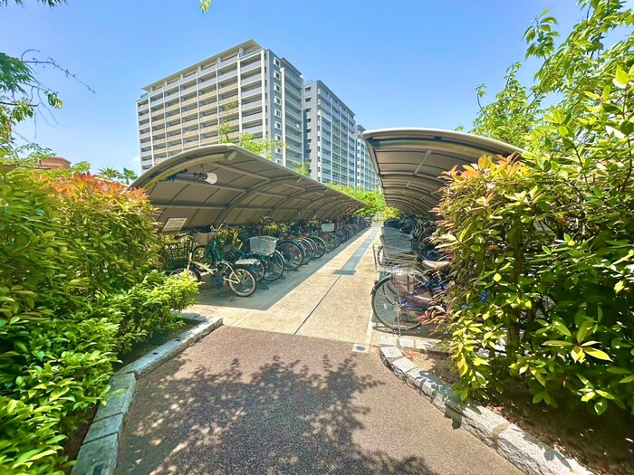 物件外観写真6　(駐輪場)