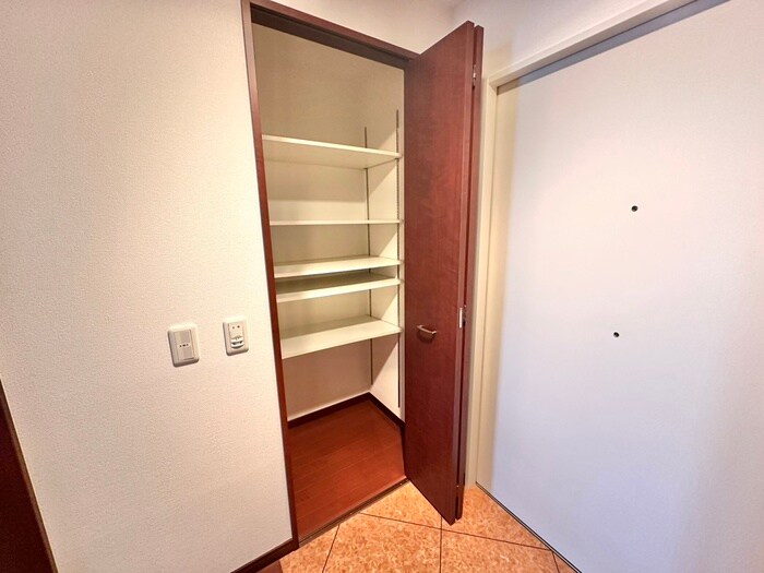 物件内観写真16　(収納)