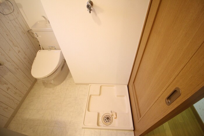 物件内観写真12　(洗濯機置場)