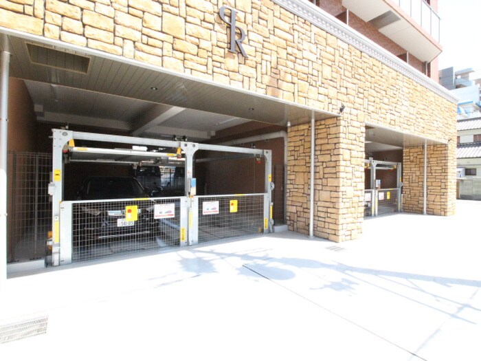 物件外観写真6　(駐車場)