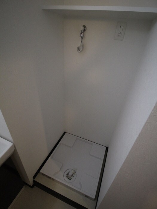 物件内観写真10　(洗濯機置場)