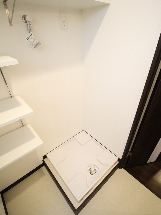 物件内観写真10　(洗濯機置場)