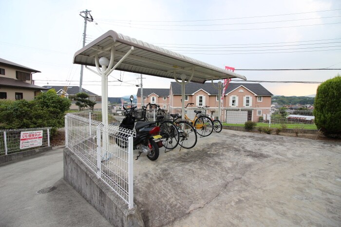 物件外観写真3　(駐輪場)