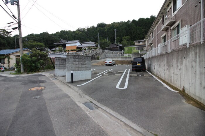 物件外観写真6　(駐車場)