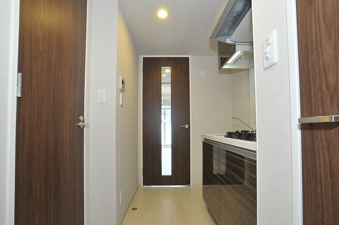 物件内観写真11　(玄関)