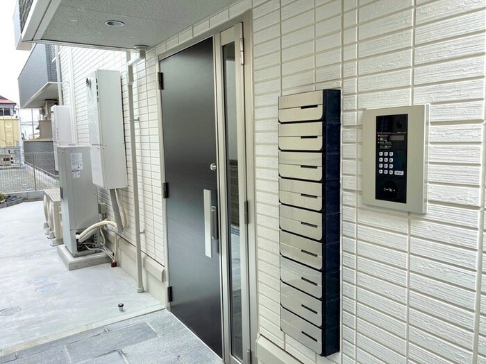 物件外観写真5　(エントランス部分)