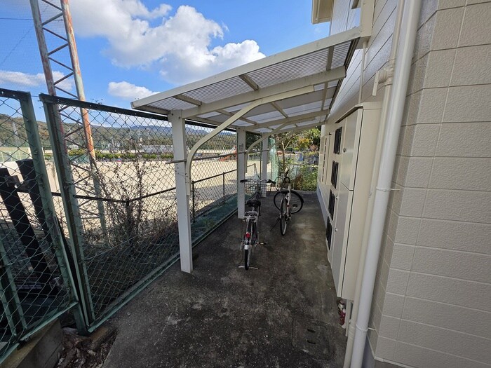 物件外観写真5　(駐輪場)