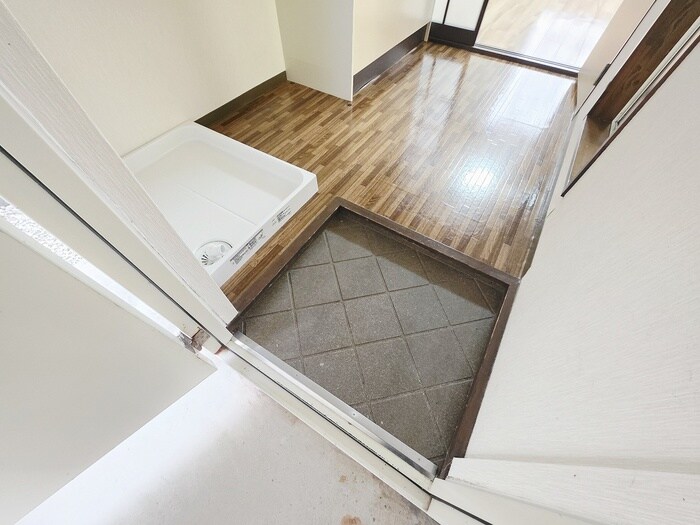 物件内観写真14　(玄関)
