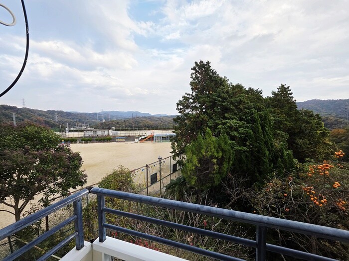 物件内観写真16　(室内からの展望)