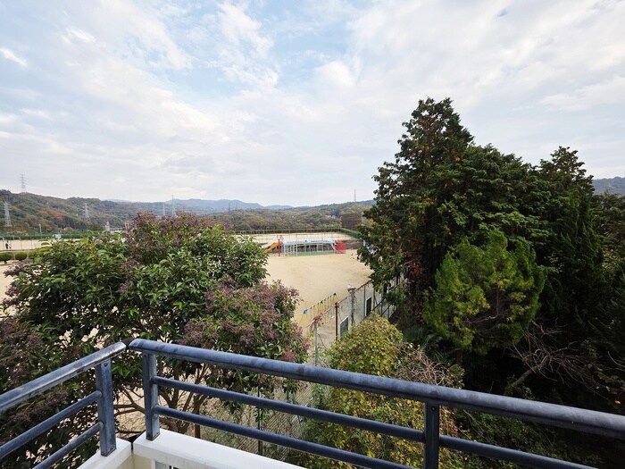 物件内観写真16　(室内からの展望)