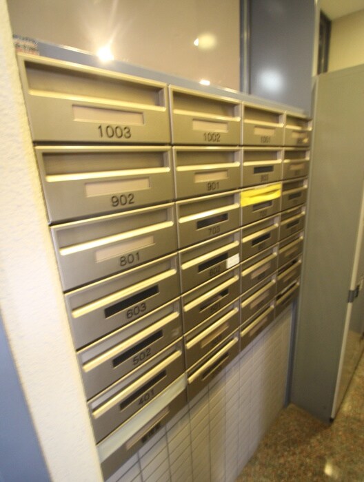 物件外観写真4　(エントランス部分)