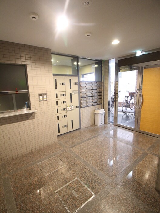 物件外観写真5　(エントランス部分)