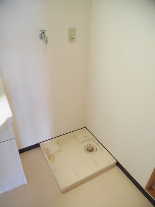 物件内観写真16　(洗濯機置場)