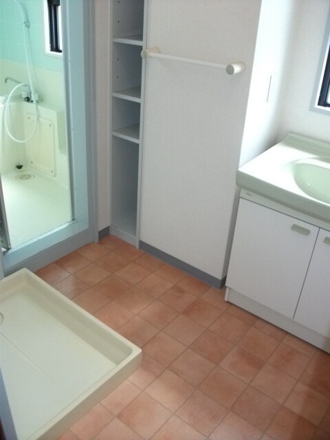 物件内観写真10　(洗濯機置場)