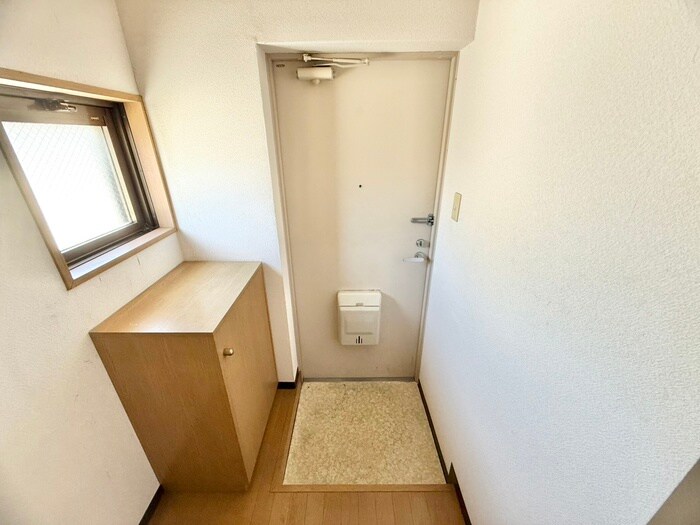 物件内観写真16　(玄関)