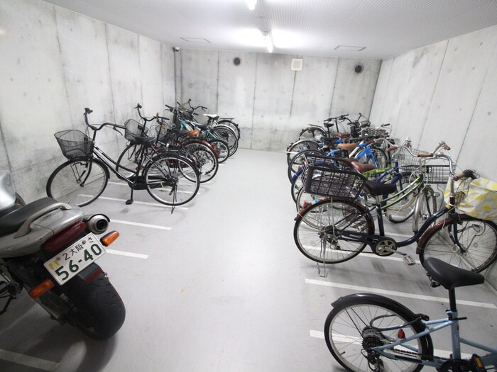 物件外観写真4　(駐輪場)
