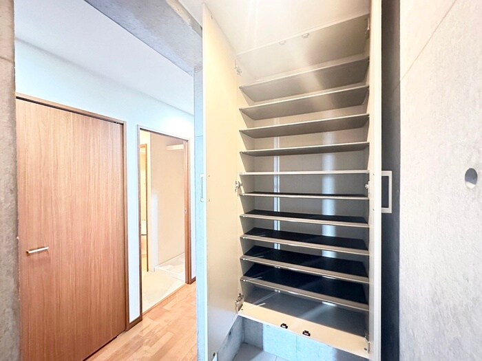 物件内観写真22　(玄関)