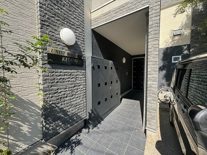 物件外観写真2　(エントランス部分)