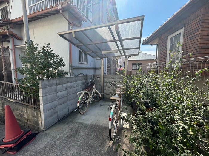 物件外観写真4　(駐輪場)