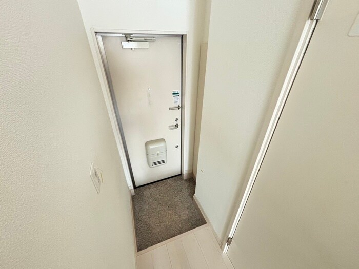 物件内観写真16　(玄関)