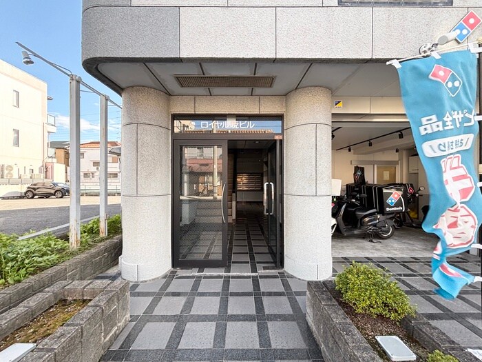 物件外観写真4　(エントランス部分)