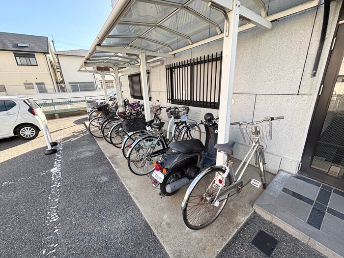 物件外観写真6　(駐輪場)