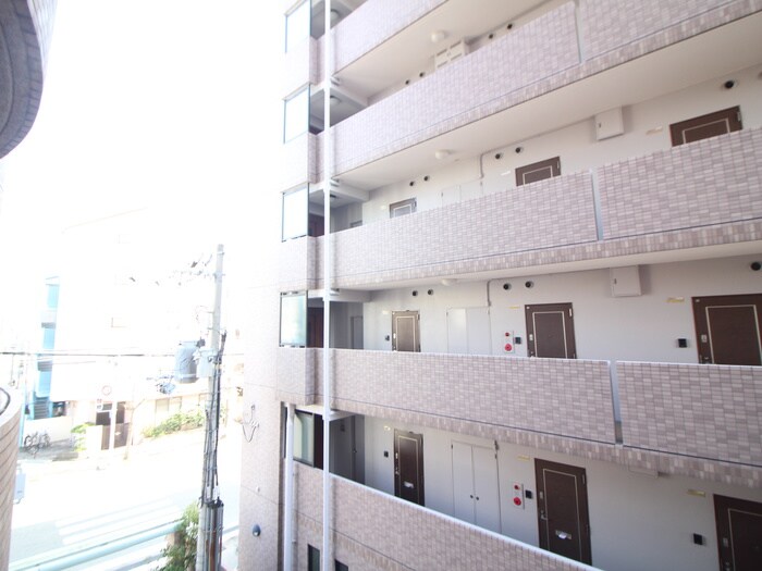 物件内観写真17　(室内からの展望)