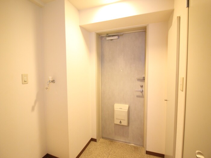 物件内観写真18　(玄関)