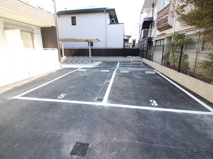 物件外観写真4　(駐車場)