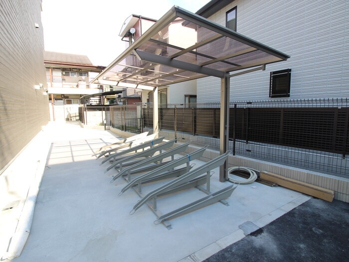 物件外観写真5　(駐輪場)