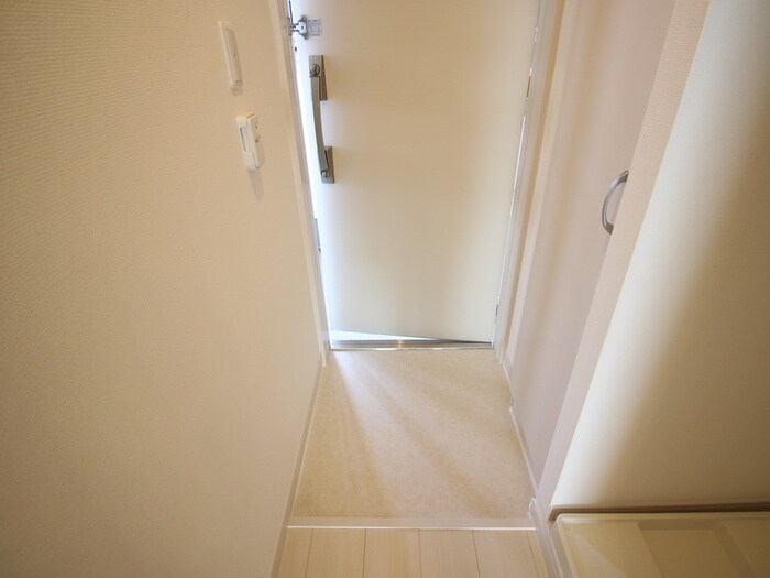 物件内観写真18　(玄関)