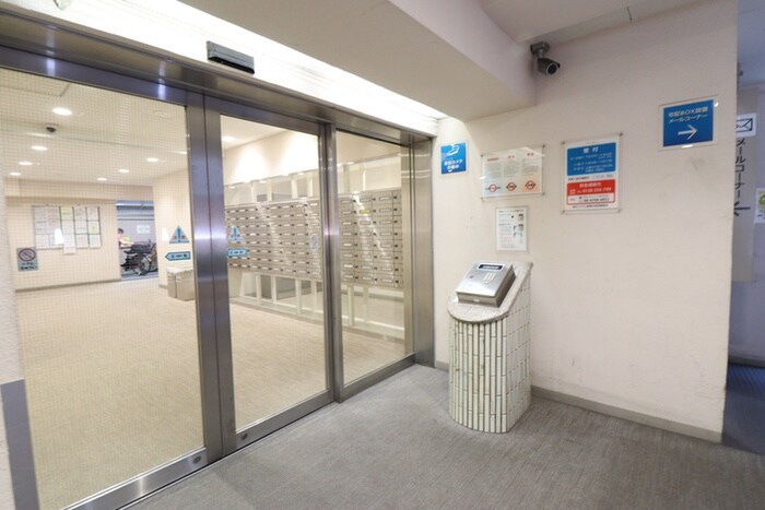 物件外観写真2　(エントランス部分)