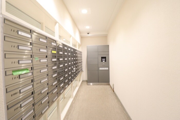 物件外観写真4　(エントランス部分)