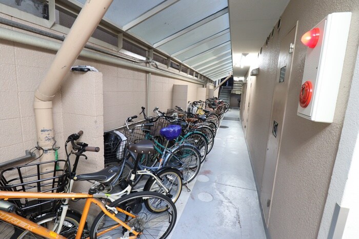物件外観写真5　(駐輪場)